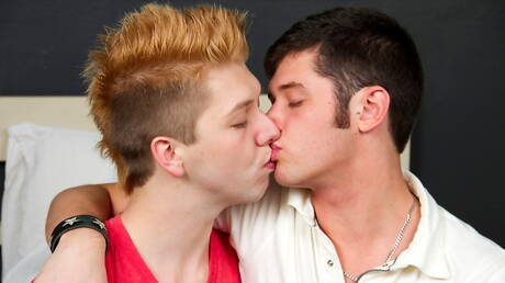 美國帥哥年輕男孩 Wade Christianson 和年輕帥哥 Chase Young 互相猛幹