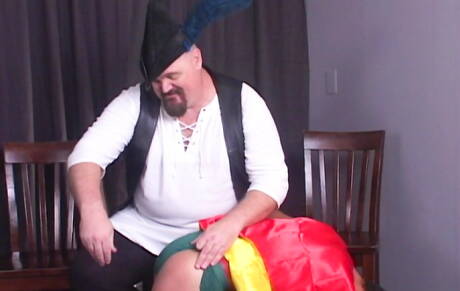 O gostoso garoto americano Jeff Sterne e o gostoso Tj Wood em cena de surra de bunda