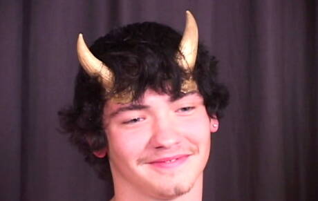 O gostoso garoto americano Jeff Sterne e o gostoso Tj Wood em cena de surra de bunda