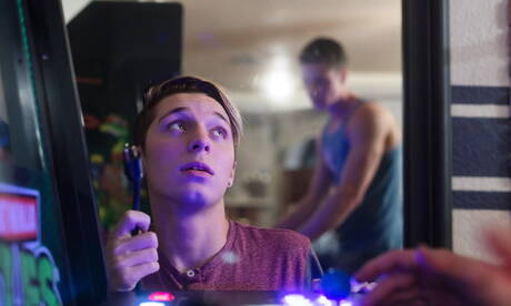 Deux jeunes américains, Jacob Hansen et Travis Stevens, ont une bonne fellation