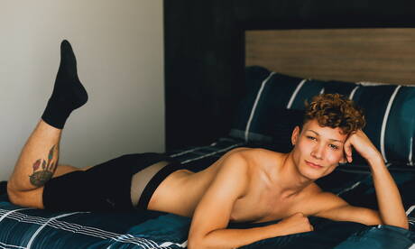 Der junge Amerikaner Hayden Lee posiert nackt und zeigt seinen Hintern