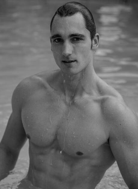 Helix Studios: American beefcake Luke Wilder shows a muscle body at the pool