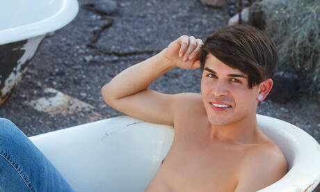 美國小男孩 Andy Taylor 洗澡時全裸露臀