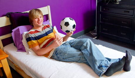 Le minet américain Shawn Robins se branle la bite