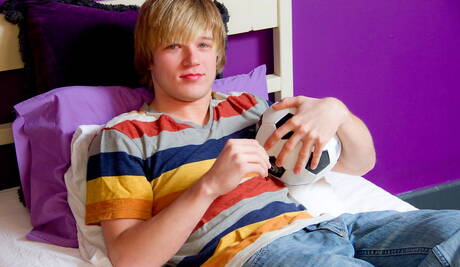 Le minet américain Shawn Robins se branle la bite