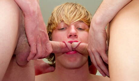 못된 남자 Jacobey London, Shawn Robins, Link Aaron이 3P 항문 섹스를 합니다.