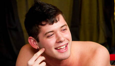 美國小夥Chase Young用性玩具自慰