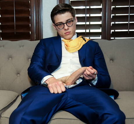 Der kräftige Amerikaner Blake Mitchell hat Spaß am Pool