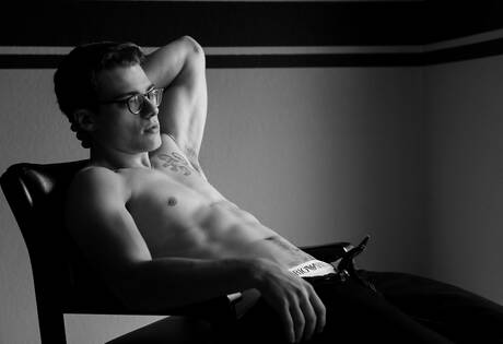 American beefy Blake Mitchell having a pleasure at pool