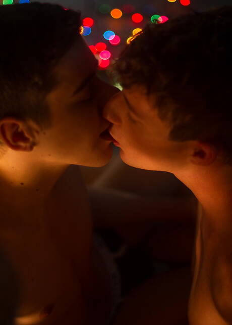 Gorący amerykańscy faceci, młodzieniec Cameron Parks i młody chłopak Joey Mills pokazują piękne ciało