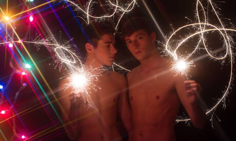 Gorący amerykańscy faceci, młodzieniec Cameron Parks i młody chłopak Joey Mills pokazują piękne ciało