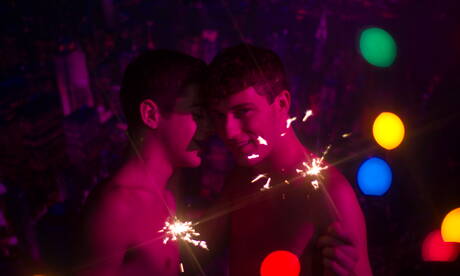 Gorący amerykańscy faceci, młodzieniec Cameron Parks i młody chłopak Joey Mills pokazują piękne ciało