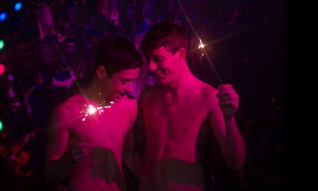 Gorący amerykańscy faceci, młodzieniec Cameron Parks i młody chłopak Joey Mills pokazują piękne ciało