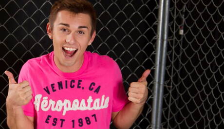 Amerikaanse sterren, de jonge Jacobey London en de jonge Kyle Ross, hebben goede anale seks