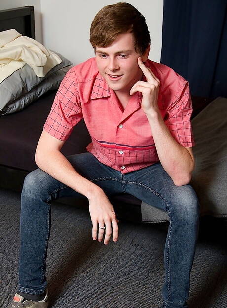 Helix Studios: American hot twink Kurt Summers masturbating with toy