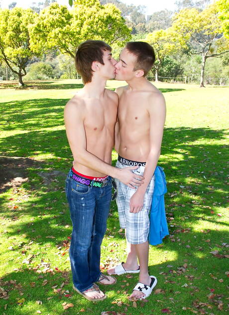 Two american boys beautiful boy Jacobey London and young Brayden White fuck ass after sucking outside