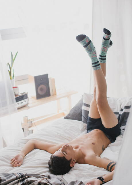 Latino young dude Aiden Garcia get naked and showing his ass