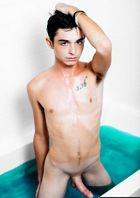 美國帥哥Grayson Lange在浴室裡手淫