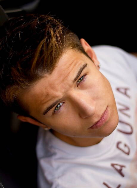 American hot twink Evan Parker posing naked outdoor