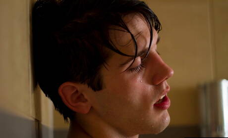 American hot twink Aiden Summers posing nude in shower