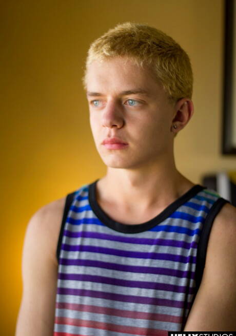 Der stämmige Amerikaner Ian Levine posiert nackt und zeigt seinen Hintern