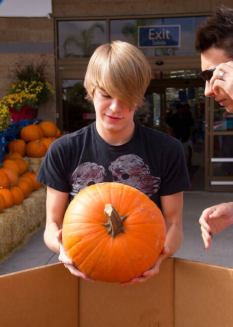 Helix Studios: Max, Luke Allen, Kyle, Roman Daniels in hot suck and fuck scene outside