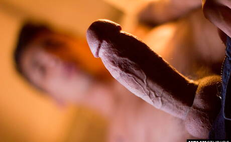 拉丁裔年輕男孩羅曼丹尼爾斯手淫