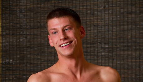 Il bellissimo ragazzo Blake Stevenson si masturba il cazzo