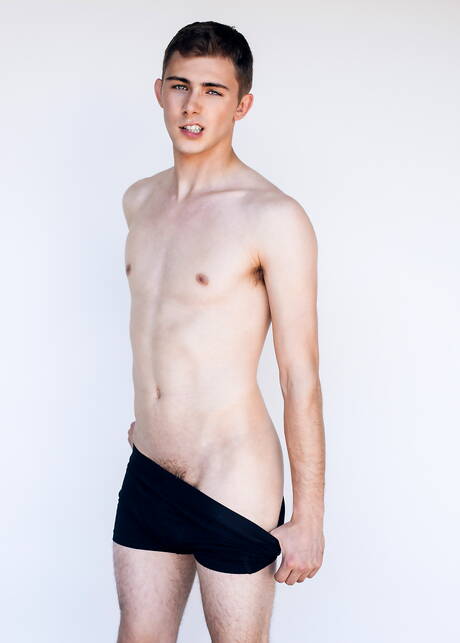 Helix Studios: Two american guys young Andy Taylor and young Kody Knight in dick sucking scene on the beach