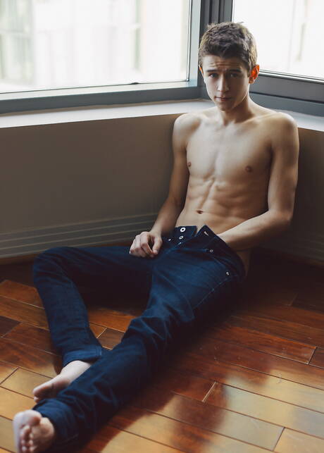 American beautiful boy Evan Parker jack off his dick in bathroom