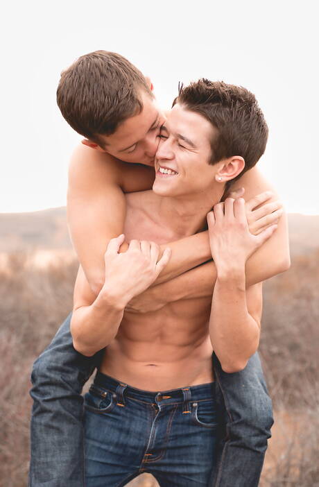 Pretty american guys young dude Evan Parker and strongman Tyler Hill posing naked and showing ass outside