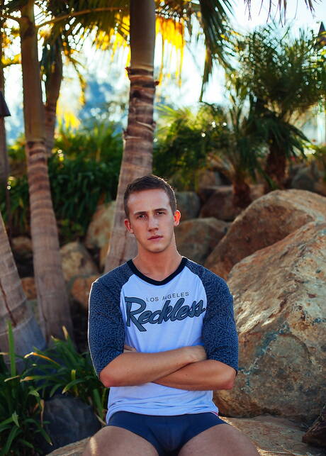 美國性感小鮮肉 Corbin Webber 在泳池裡盡情玩耍