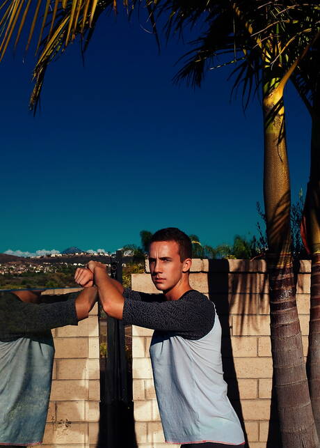 美國性感小鮮肉 Corbin Webber 在泳池裡盡情玩耍