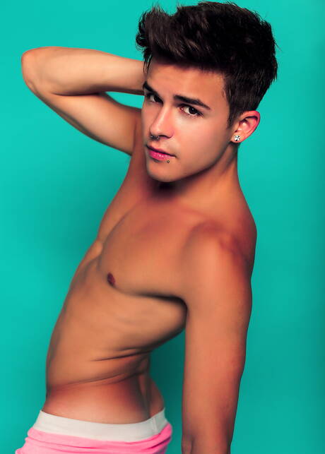 Helix Studios: American twink Andy Taylor posing naked and showing tight ass