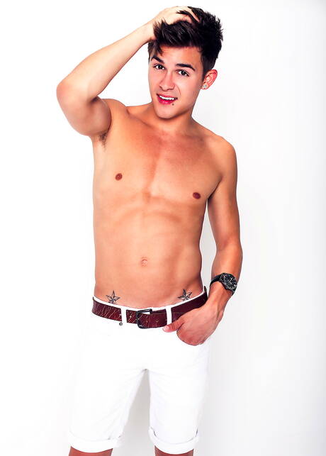 Amerikaanse twink Andy Taylor poseert naakt en laat zijn strakke kont zien