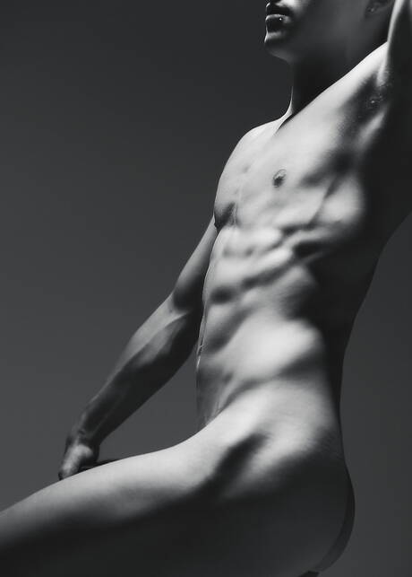 Amerikaanse twink Andy Taylor poseert naakt en laat zijn strakke kont zien