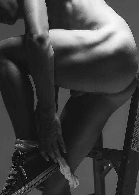 Amerikaanse twink Andy Taylor poseert naakt en laat zijn strakke kont zien