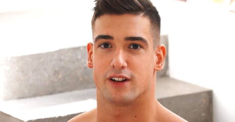 Strong bull Niccolo Neri playing with cock