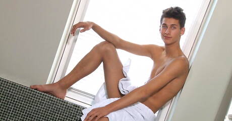 Belami Online: Czech pretty boy Benoit Ulliel jack off his dick in bathroom