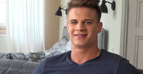 強気なブル、ヤン・ルンドクヴィストが自慰をする