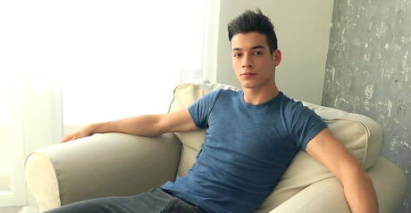 Well-built Gio Salinas masturbating