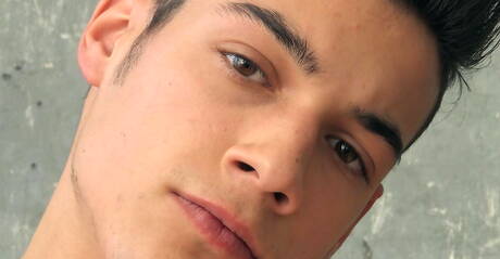 Well-built Gio Salinas masturbating