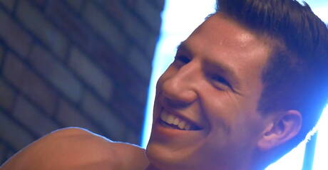 Czeski mięśniak Niko Vangelis i Niccolo Neri masturbują się w kąpieli