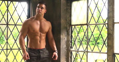 Czeski mięśniak Niko Vangelis i Niccolo Neri masturbują się w kąpieli