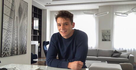 El bien formado Brandon Harper se burla de su polla