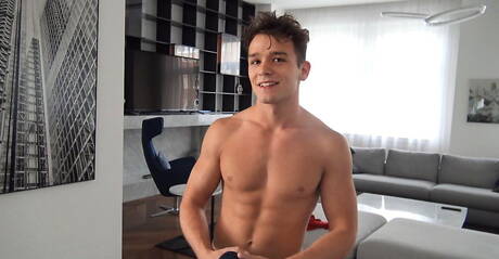 El bien formado Brandon Harper se burla de su polla