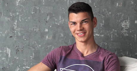 Belami Online: El galán húngaro Bart Cuban juega con una polla