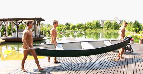 Vieze gasten Vadim Farrell, Phillipe Gaudin en Sascha Chaykin zuigen en neuken elkaar bij het zwembad