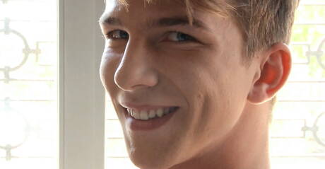 Bull Eli Baruchel jack off his dick