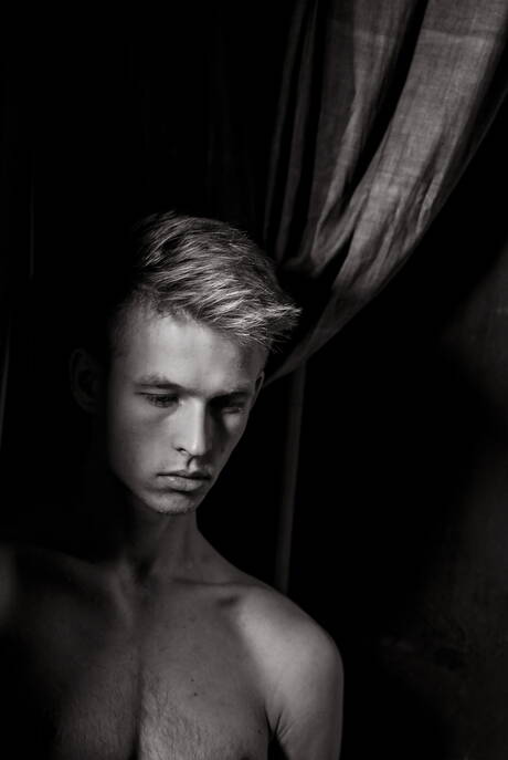 Slovak muscular Nils Tatum get naked and showing nice ass outdoor